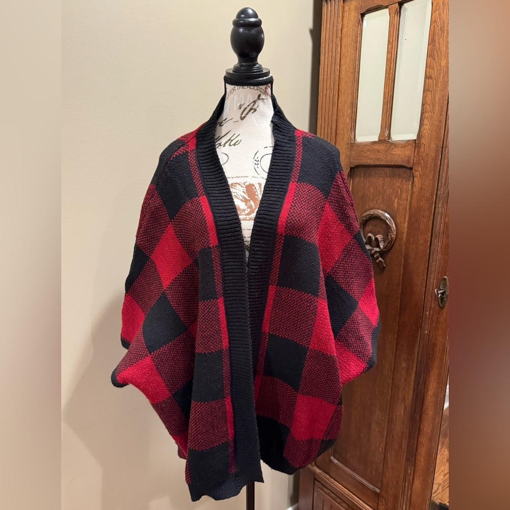 !! Vintage !! Black Red Buffalo Check Sweater Cape Poncho